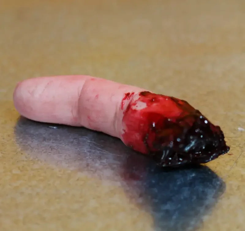 Bloody severed finger Halloween prop - Prop