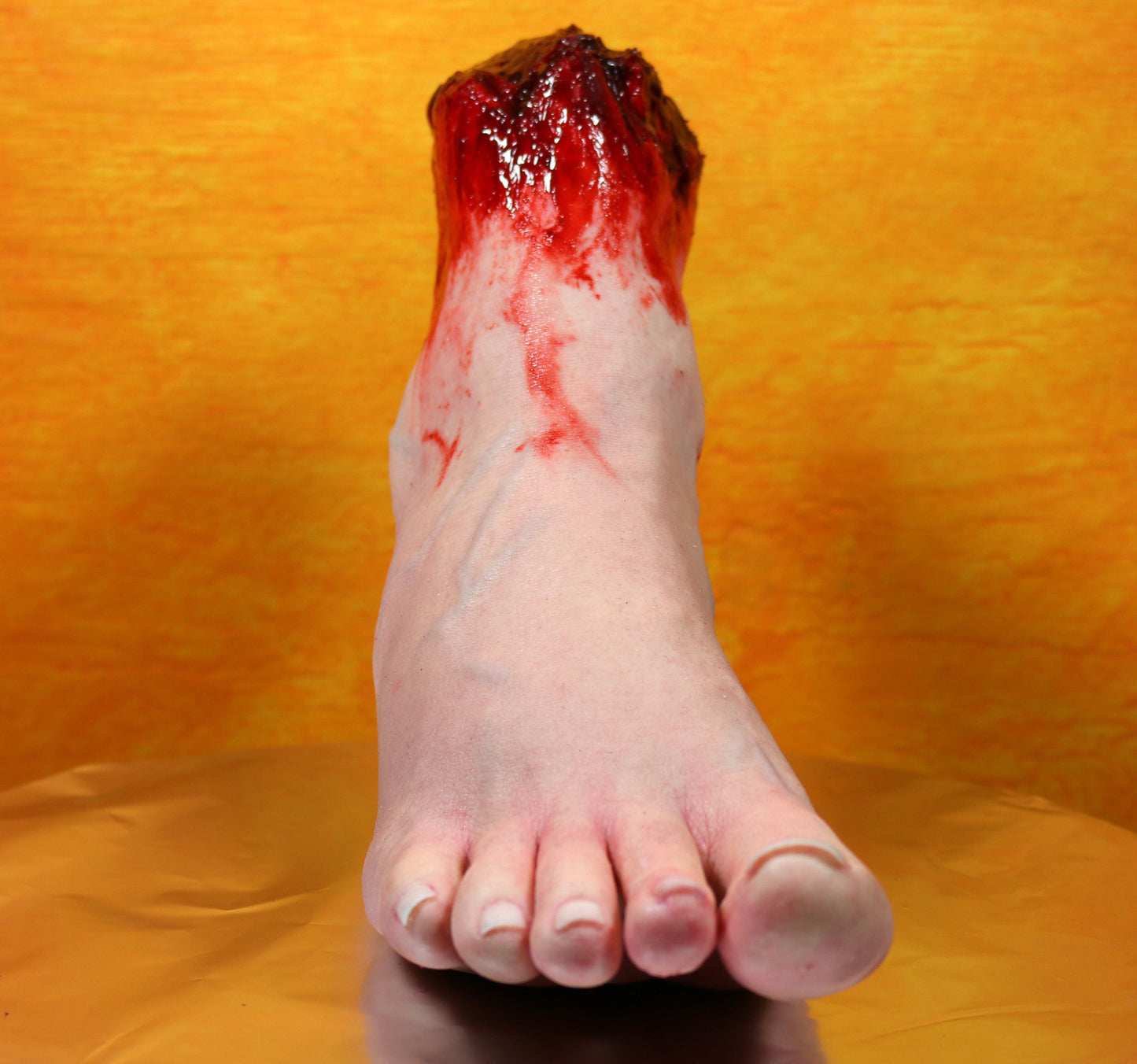 Bloody severed foot, very realistic. Great for Halloween decoration, haunted house or horror prop