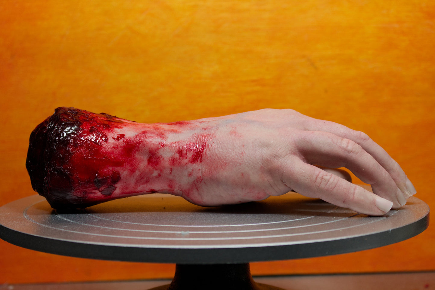 Bloody severed silicone hand, realistic. Great for Halloween decoration, haunted house or horror prop