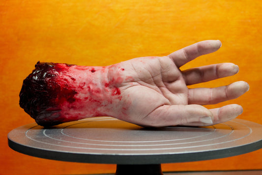 Bloody severed silicone hand, realistic. Great for Halloween decoration, haunted house or horror prop