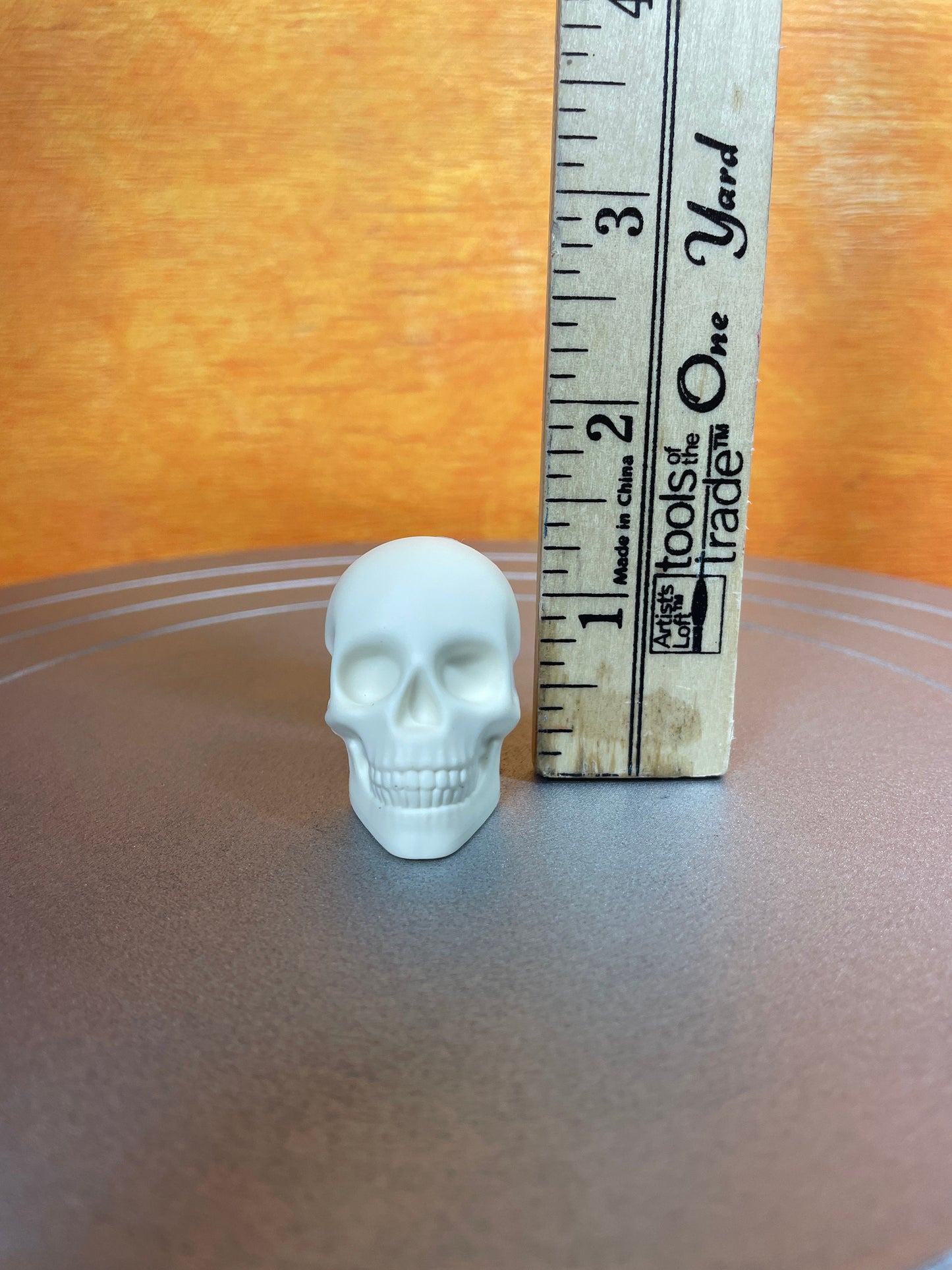 Resin skull for decoration - 1.5" & 3" sized skulls with flat back. Great for craft projects, Halloween decorations.